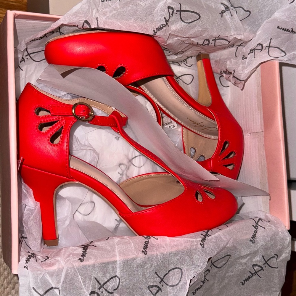 J. Adams T STRAP MARY JANE HEELS